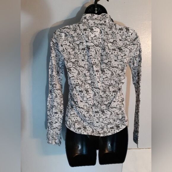 Aeropostale gray/white floral button up - Picture 5 of 5